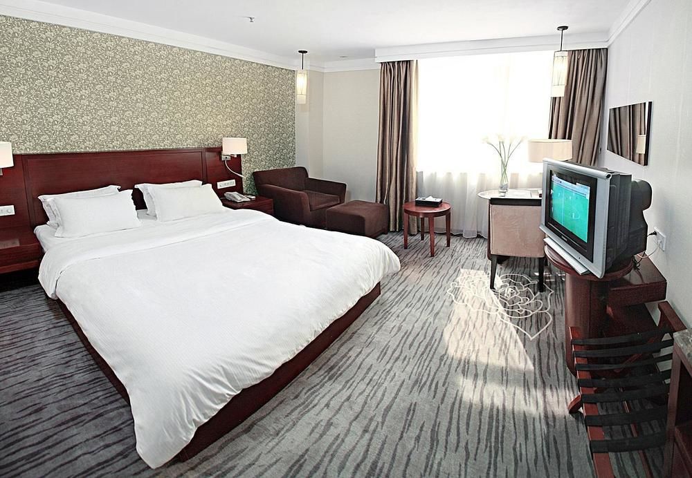 Paco Hotel Gangding Metro Guangzhou-Free Shuttle Bus Fir Canton Fair 4*