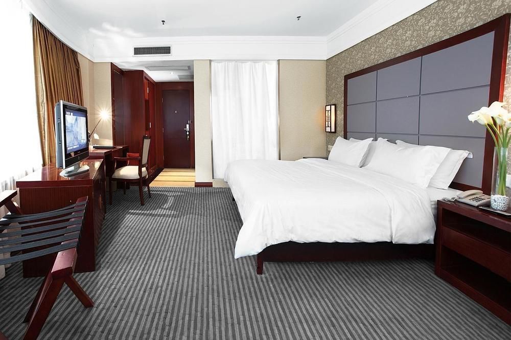 Paco Hotel Gangding Metro Guangzhou-Free Shuttle Bus Fir Canton Fair 4*