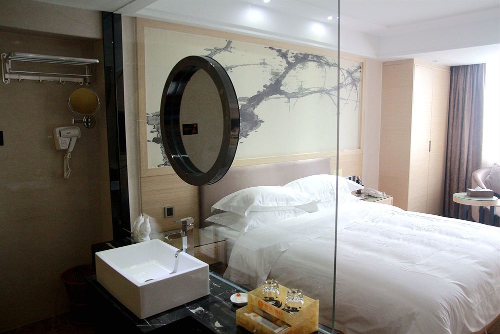Hotel V8 Train Station 3*