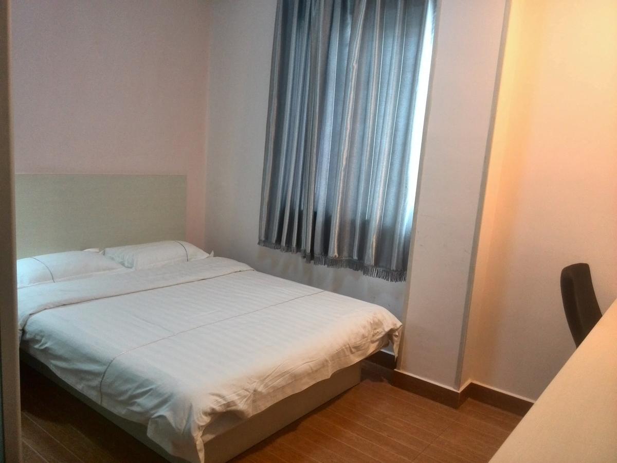 Hotel E Nanzhou Railway Staion 2*