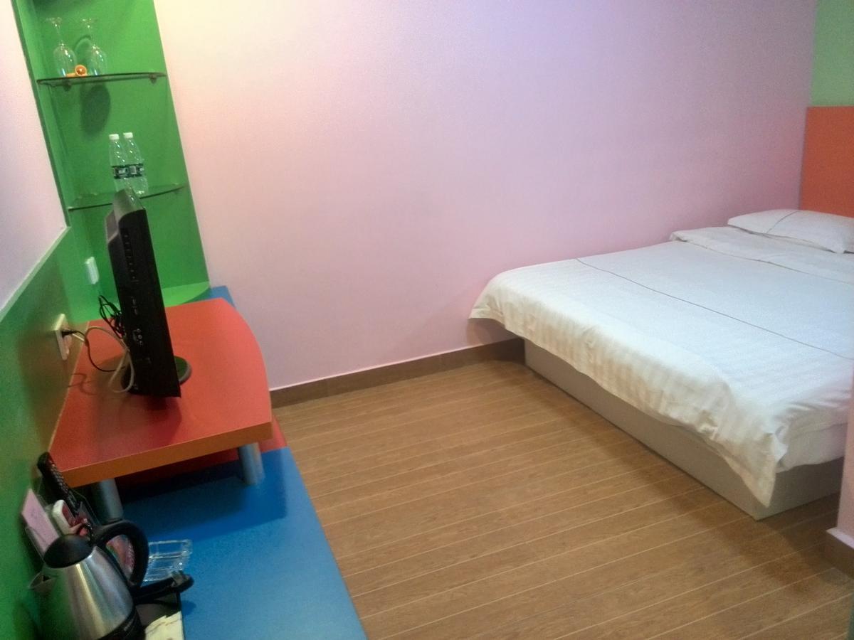 E Nanzhou Railway Staion Hotel 2*