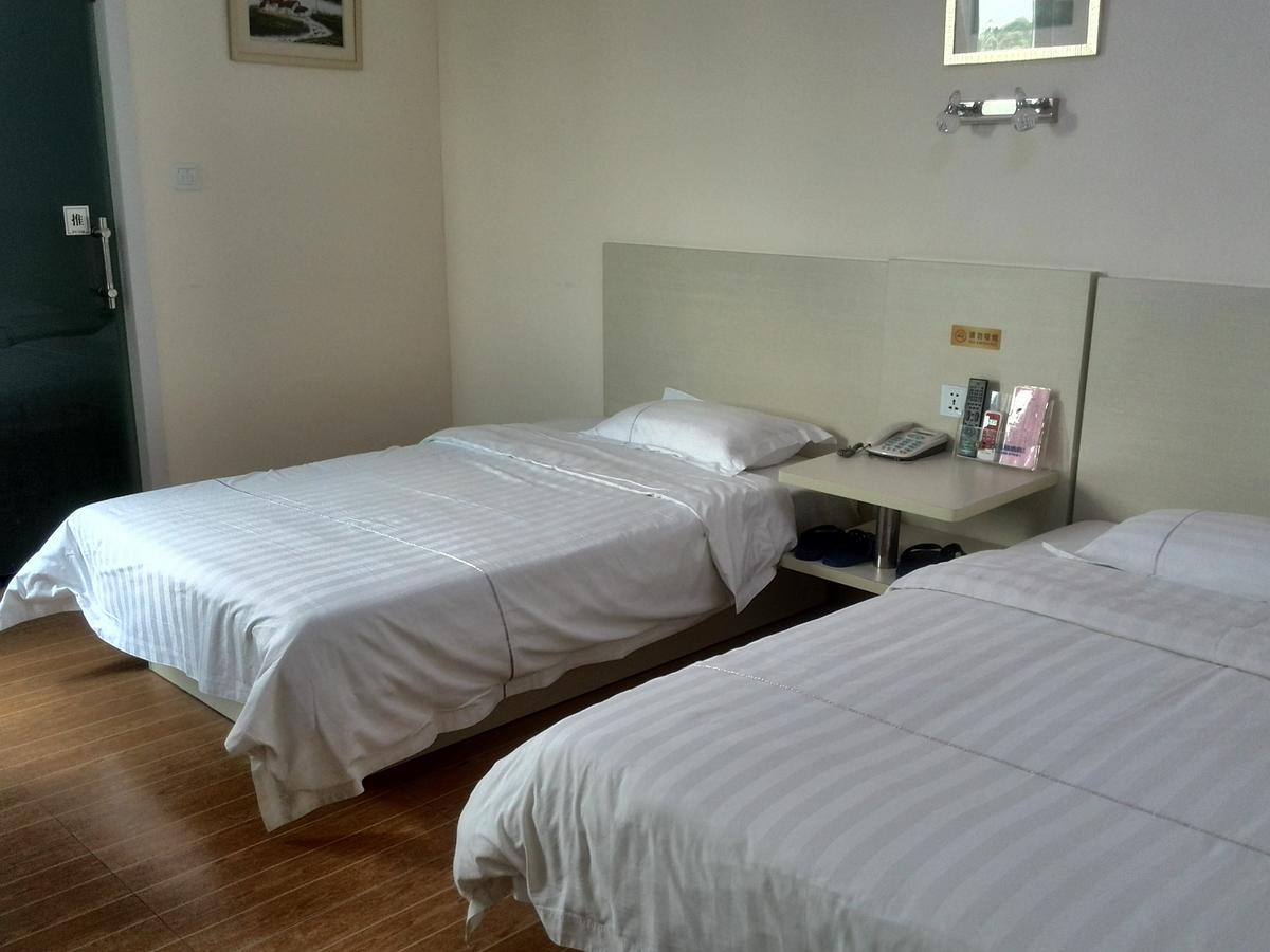 E Nanzhou Railway Staion Hotel