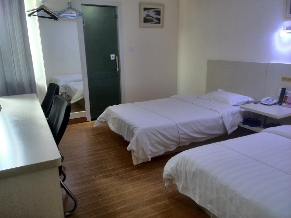 E Nanzhou Railway Staion Hotel 2*