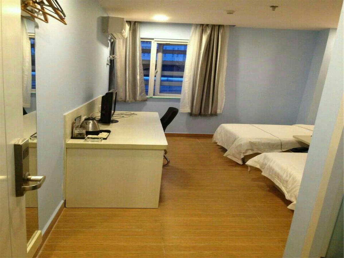 E Nanzhou Railway Staion Hotel