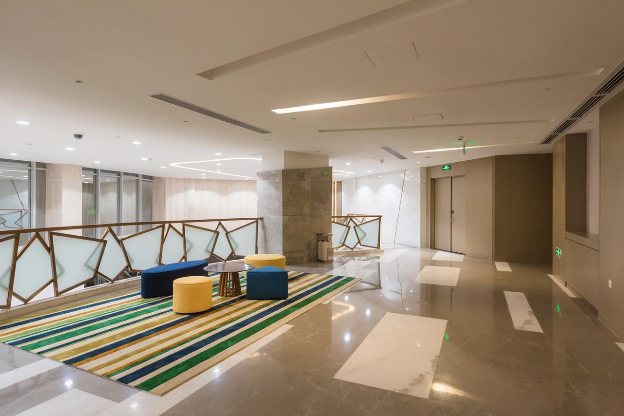 Guangzhou Baiyun Airport Rejoice By Argyle Hotel Rehe Metro Exit B --Free Shuttle Bus Is Provided During The 137Th Canton Fair Guangzhou