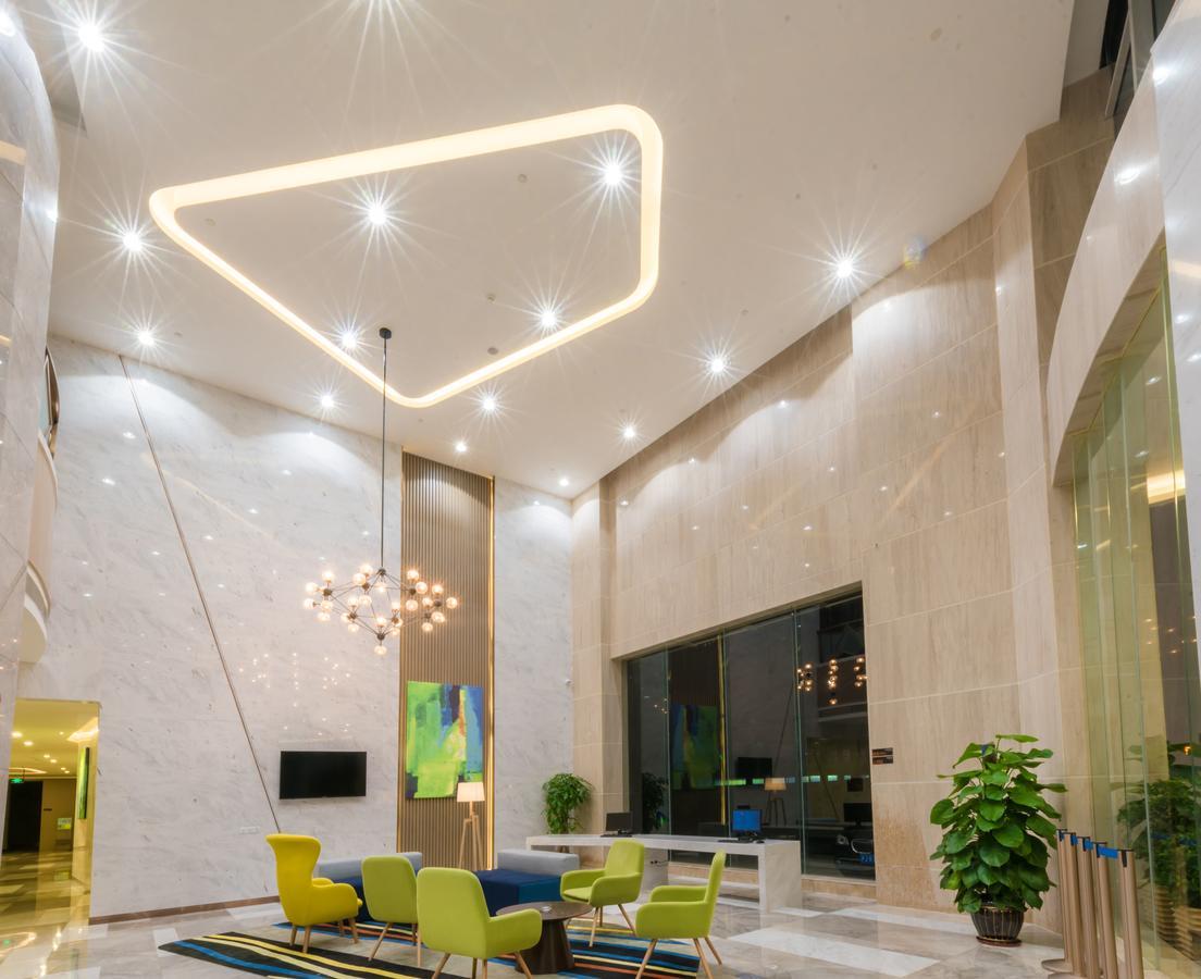 Guangzhou Baiyun Airport Rejoice By Argyle Hotel Rehe Metro Exit B --Free Shuttle Bus Is Provided During The 137Th Canton Fair Guangzhou