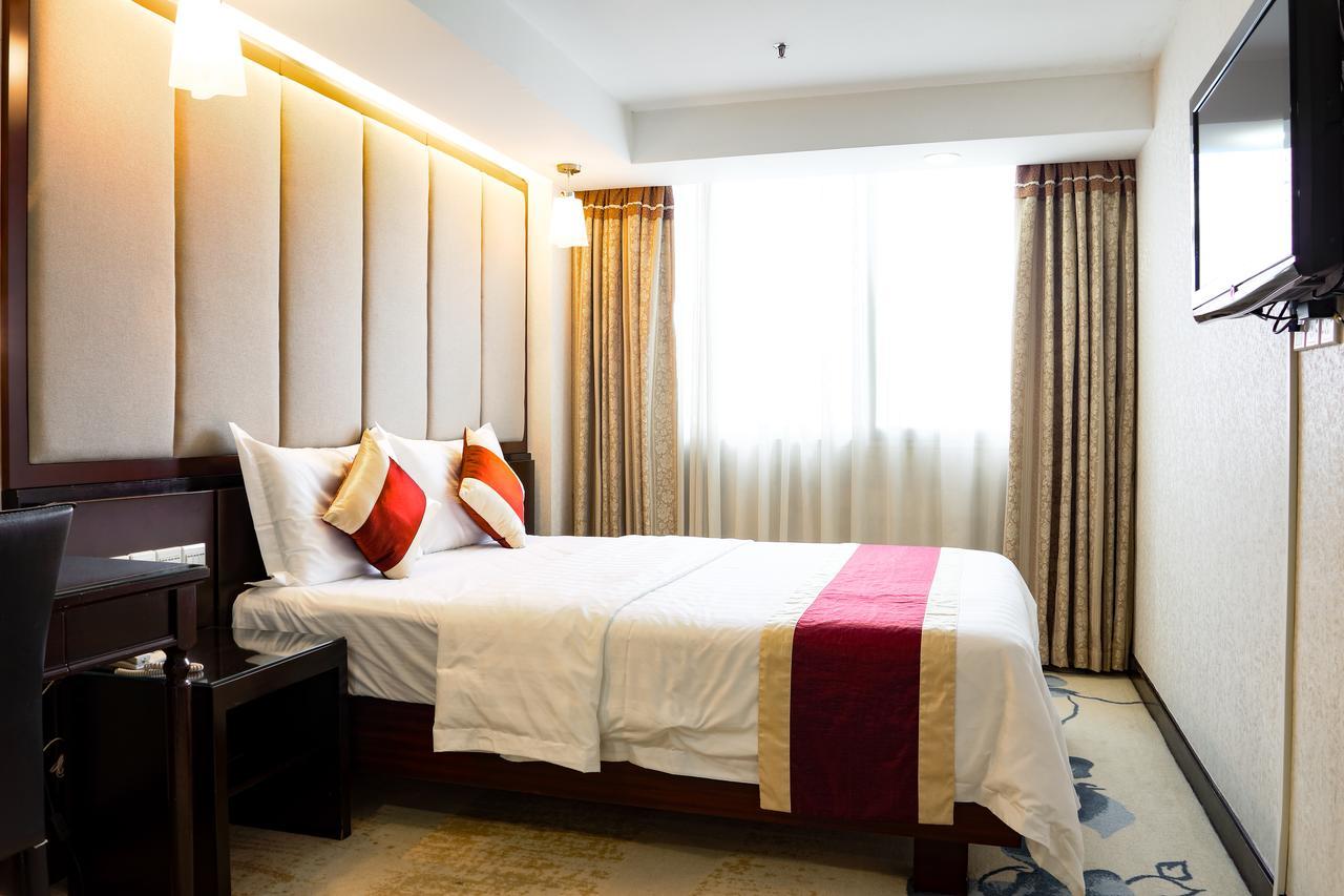 Hotel New World 3*