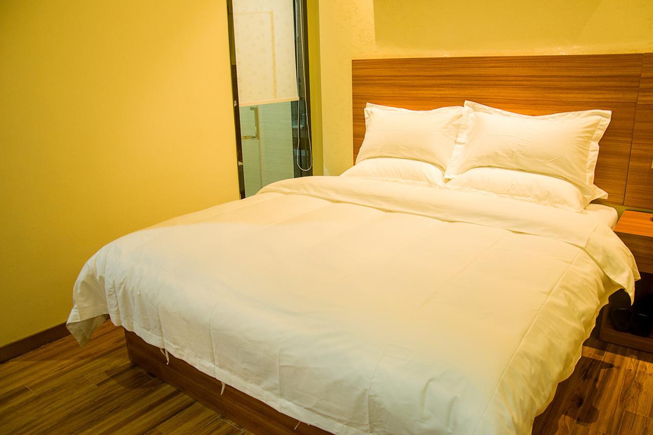 Huaming International Conference Center 3*