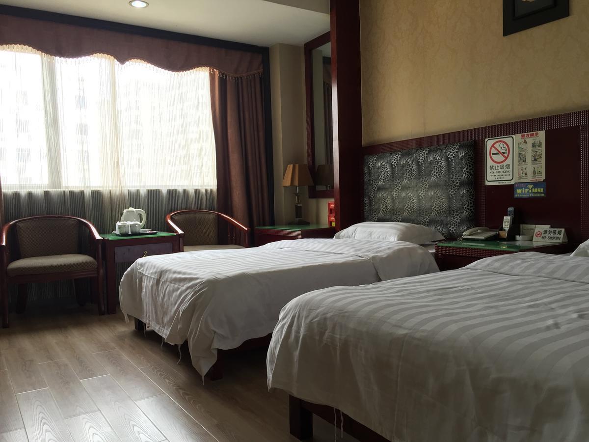 Yile Hotel 2*