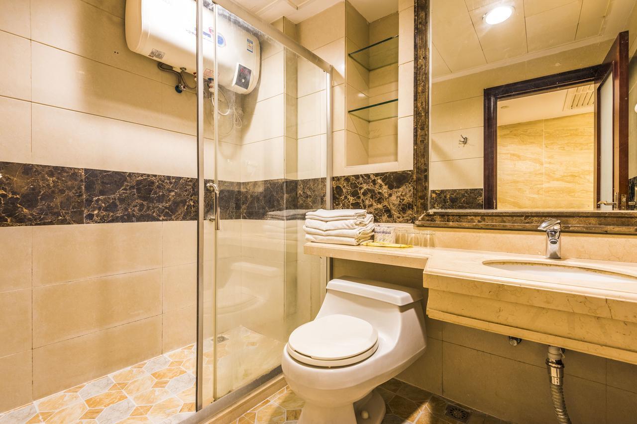 Grand Continental Apartment