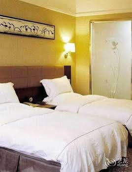 Hotel Yulong Hotel 3*
