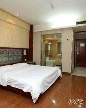 Yile Hotel 2*