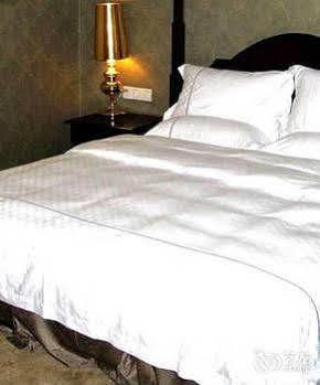Yulong Hotel Hotel 3*