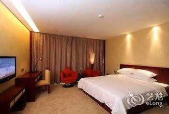 Hotel Fenglaiyi Business Hotel 2*