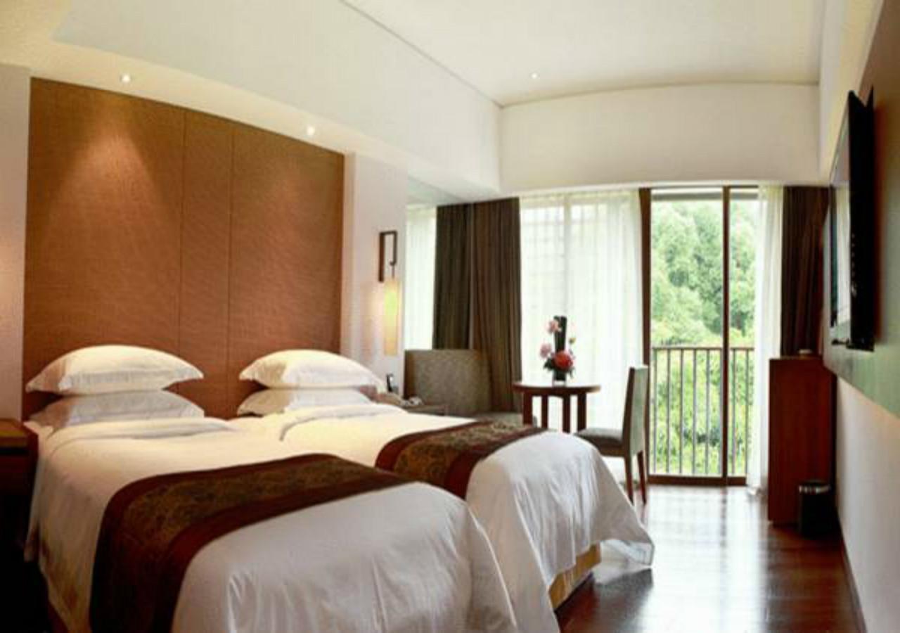 Baiyun Lakeside 4*