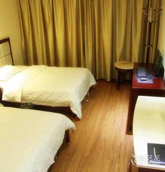 Lu Jiang Tian Yue Hotel 2*