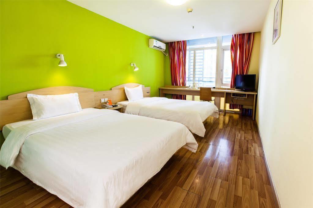 7 Days Hotel