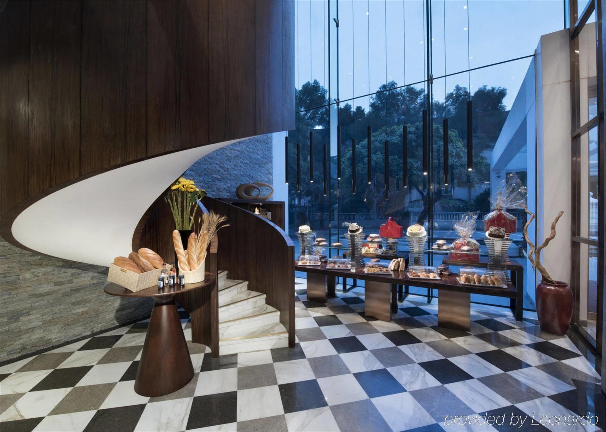 White Swan Hotel 5*