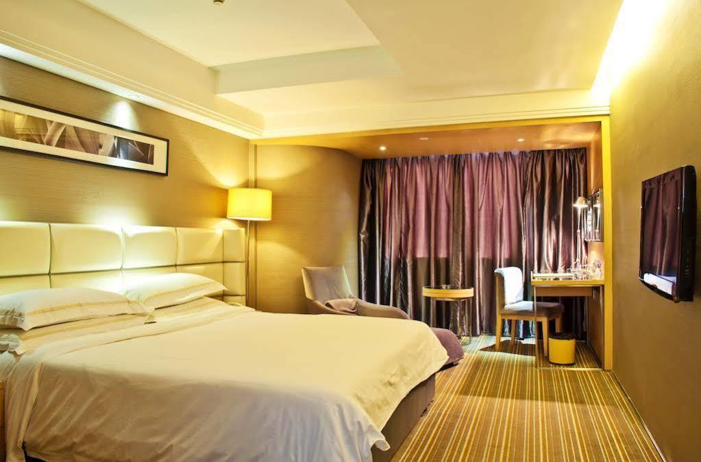 Hotel Vienna - South Railway Station Branch 3*