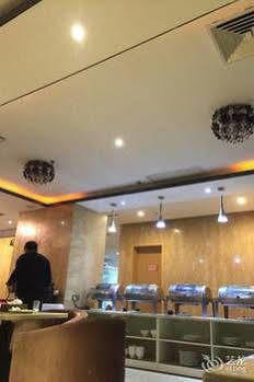 Hotel Baiyun Cheerful 4*