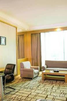 Hotel Baiyun Cheerful