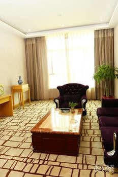 Baiyun Cheerful Hotel