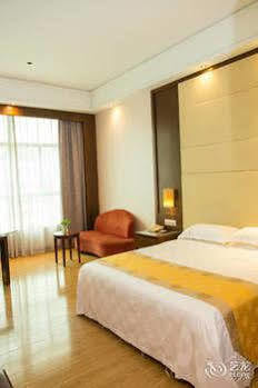 Baiyun Cheerful Hotel 4*