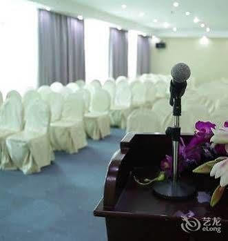 Hotel Baiyun Cheerful 4*