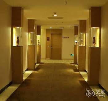 Baiyun Cheerful Hotel 4*