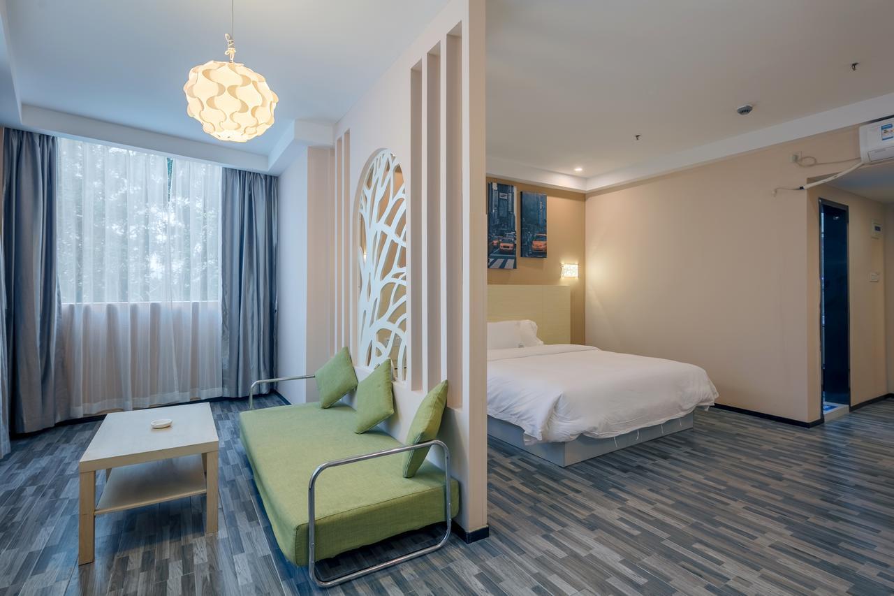 Hotel Yimi Yide Road Metro Station Branch 2*