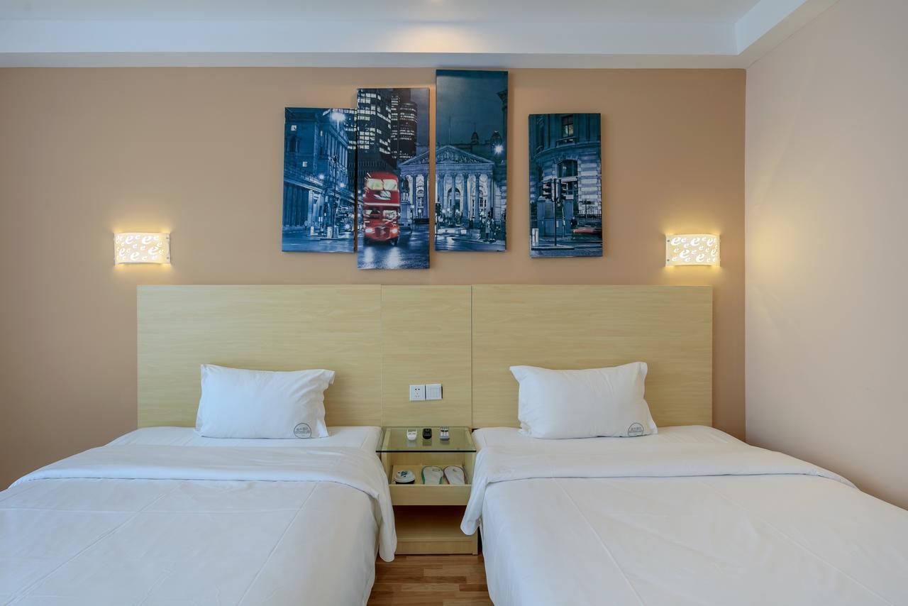 Hotel Yimi Yide Road Metro Station Branch
