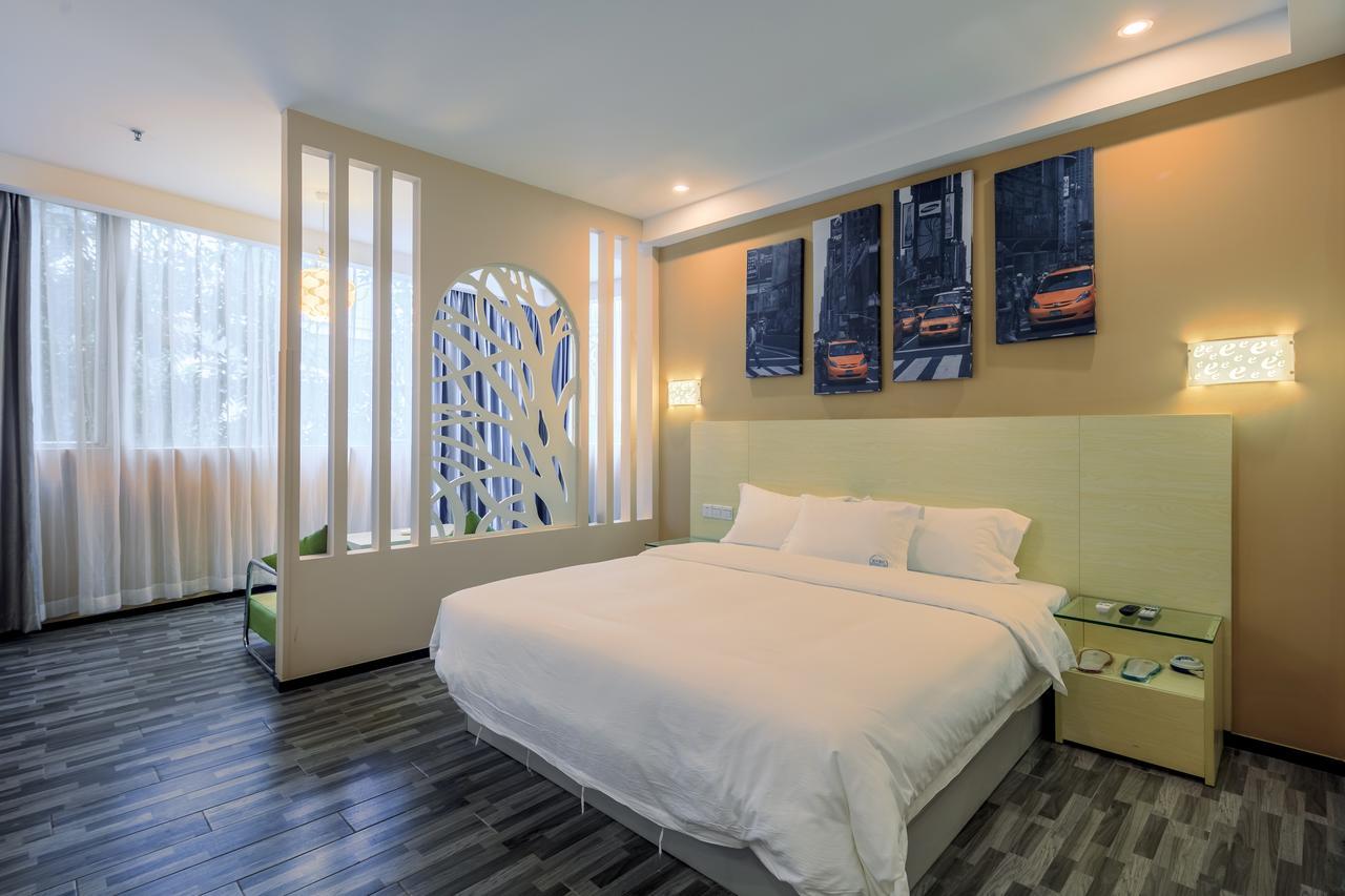 Yimi Yide Road Metro Station Branch Hotel