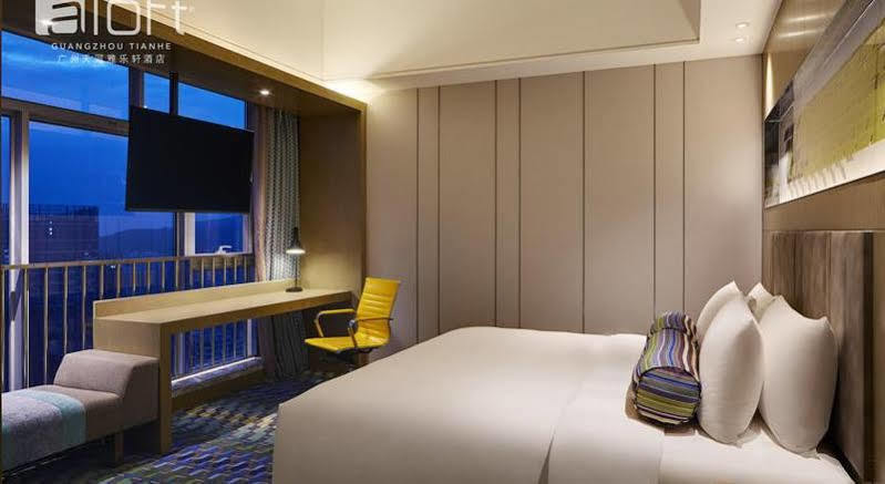 Aloft Park 4*