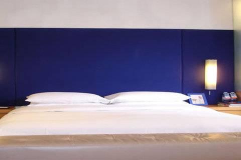 Elan Hotel 3*