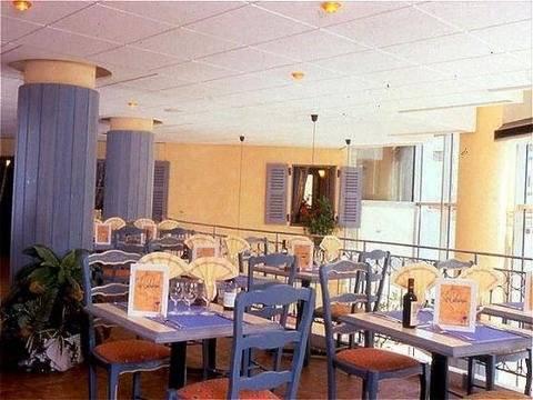 Hotel Bauhinia 3*