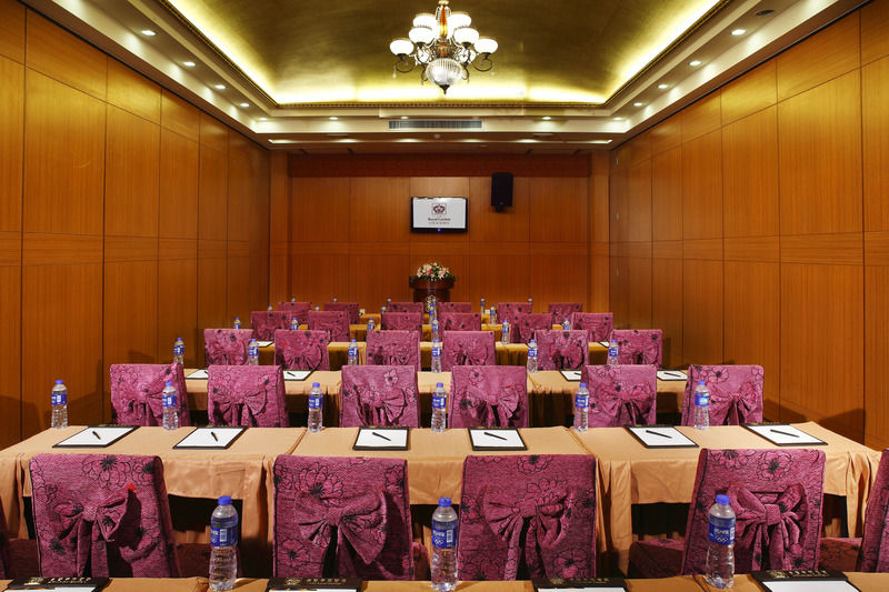 Royal Garden 3*