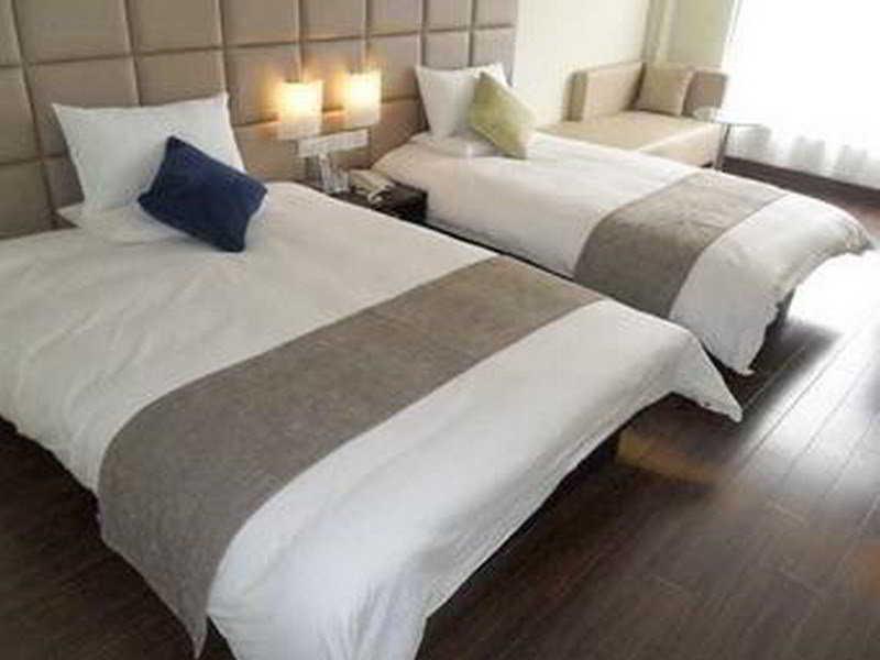 Feng International Hotel 3*