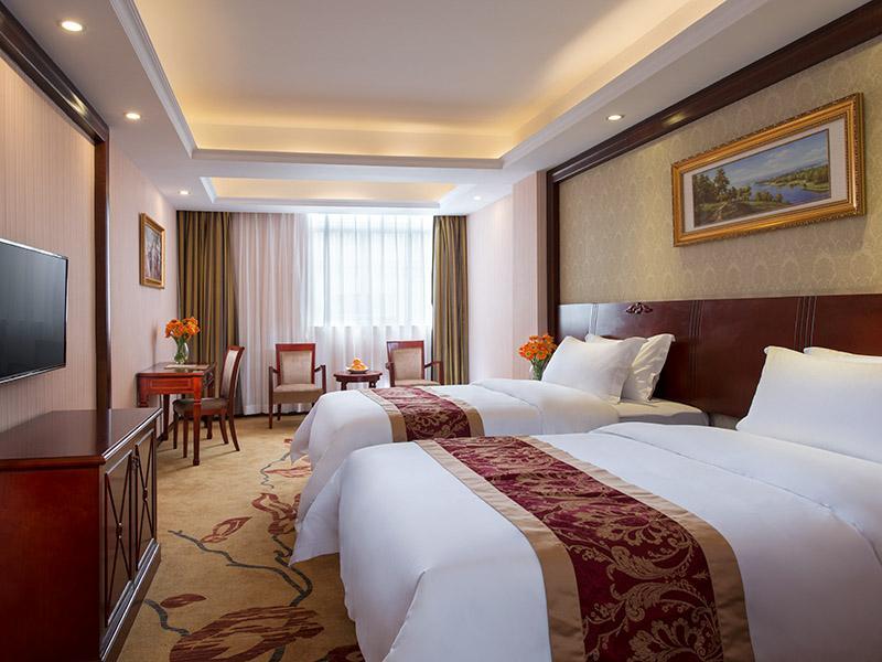 Hotel Vienna Yunbao 3*