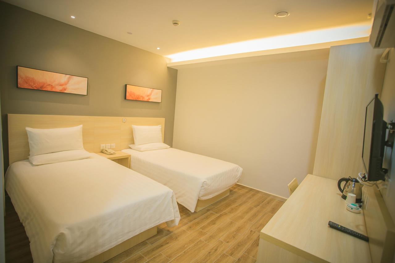 Hotel Hi 2*