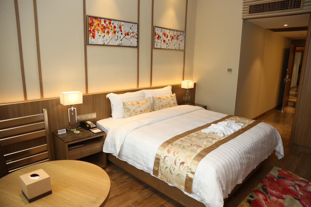 Hotel Southern-club Station 1 Hotel-free Fair Shuttle Bus 4*