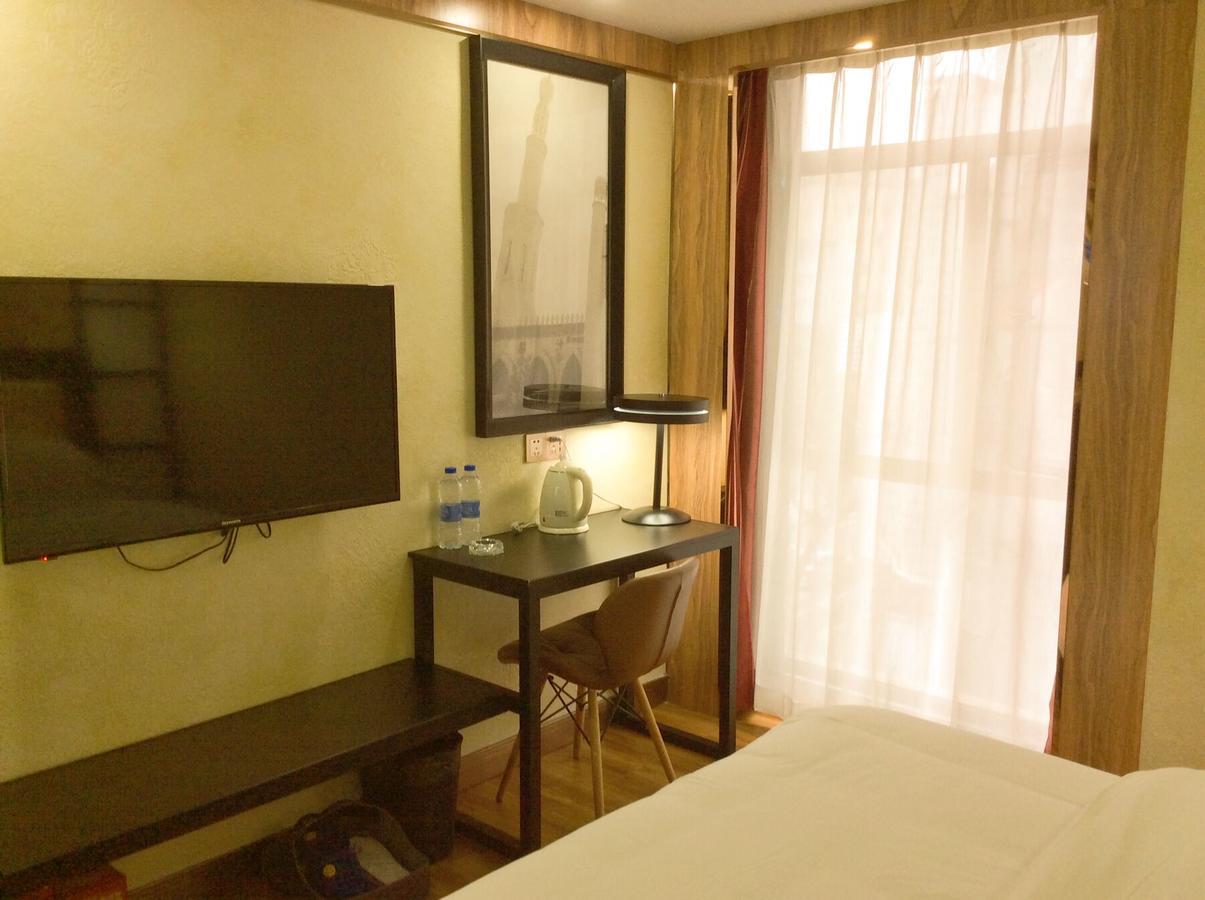 Bird Island Hotel