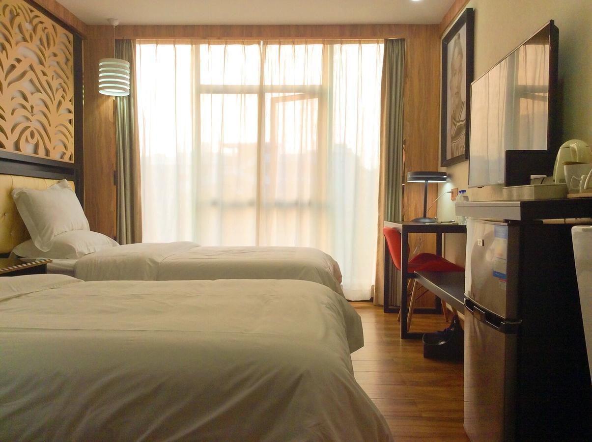 Bird Island Hotel