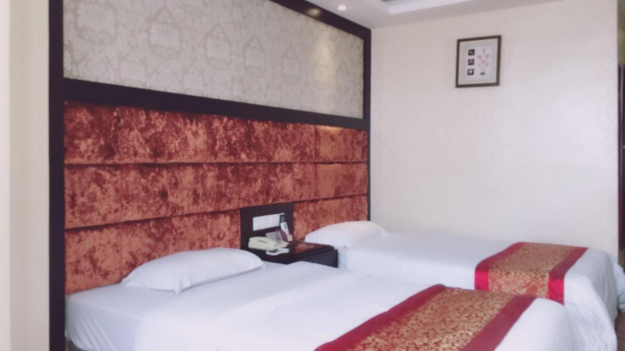 Lucky Hotel