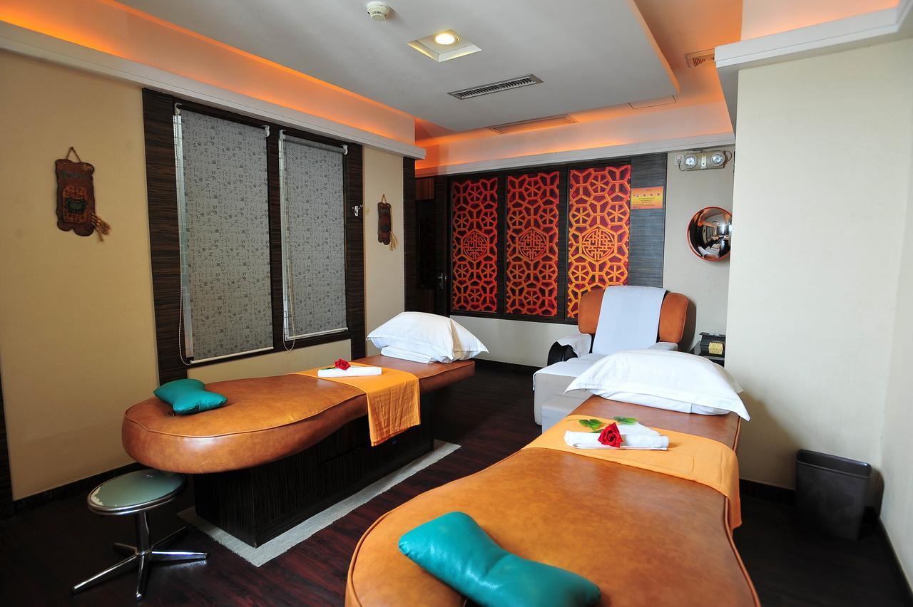 Hotel The Royal Marina Plaza 5*