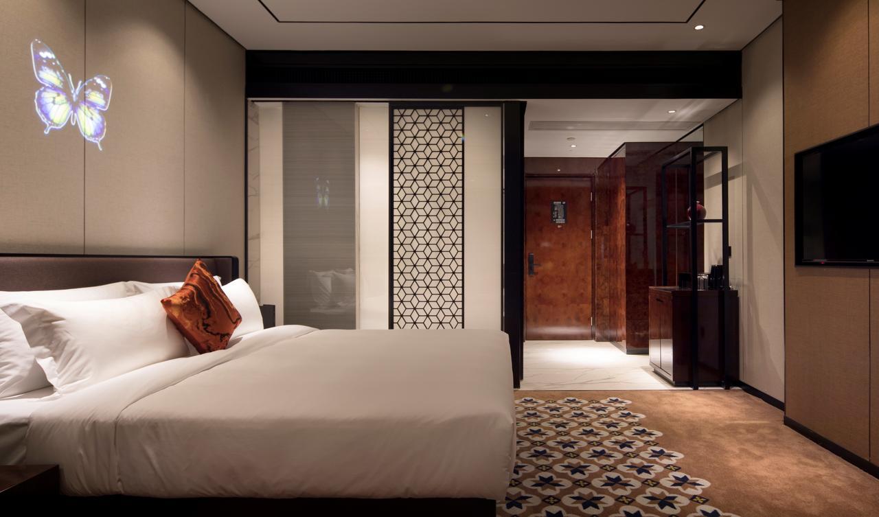 Hotel Paco Chebeinan Metro Guanghzou-free Shuttle Bus For Fair 4*