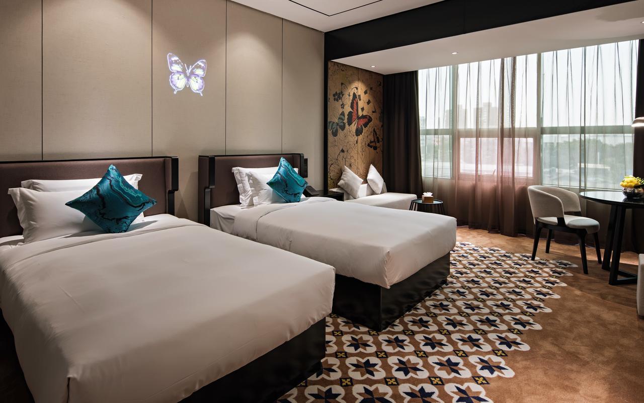 Paco Chebeinan Metro Guanghzou-free Shuttle Bus For Fair Hotel 4*