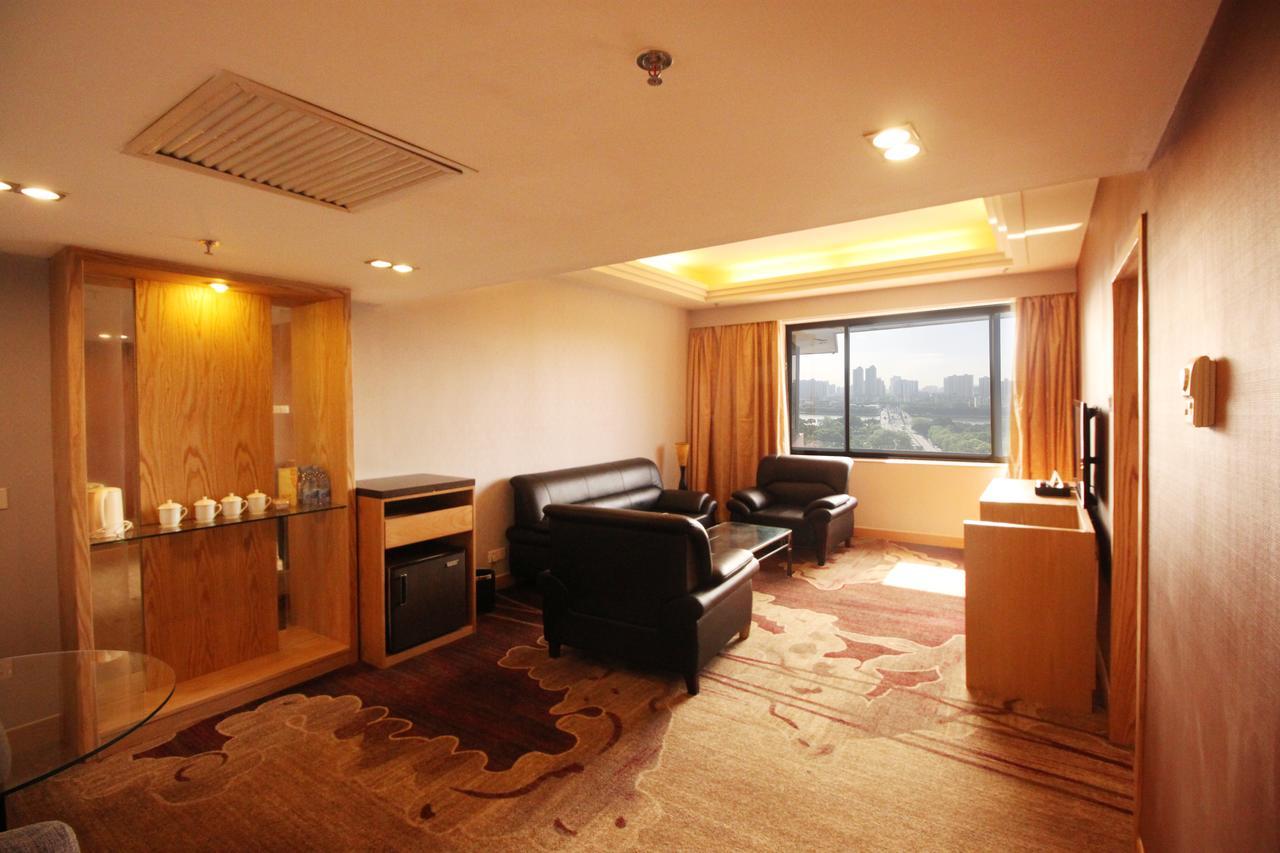Hotel Guangzhou Hotel 3*
