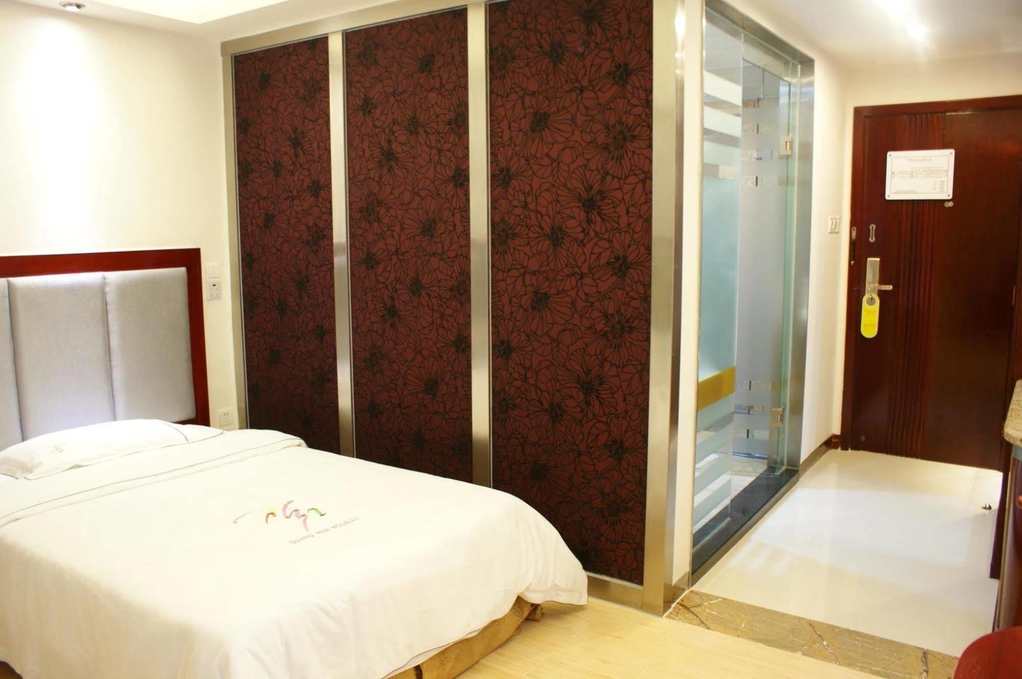 Down Town Holiday 4*
