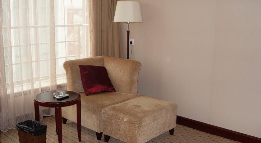 Royal Plaza Hotel 3*