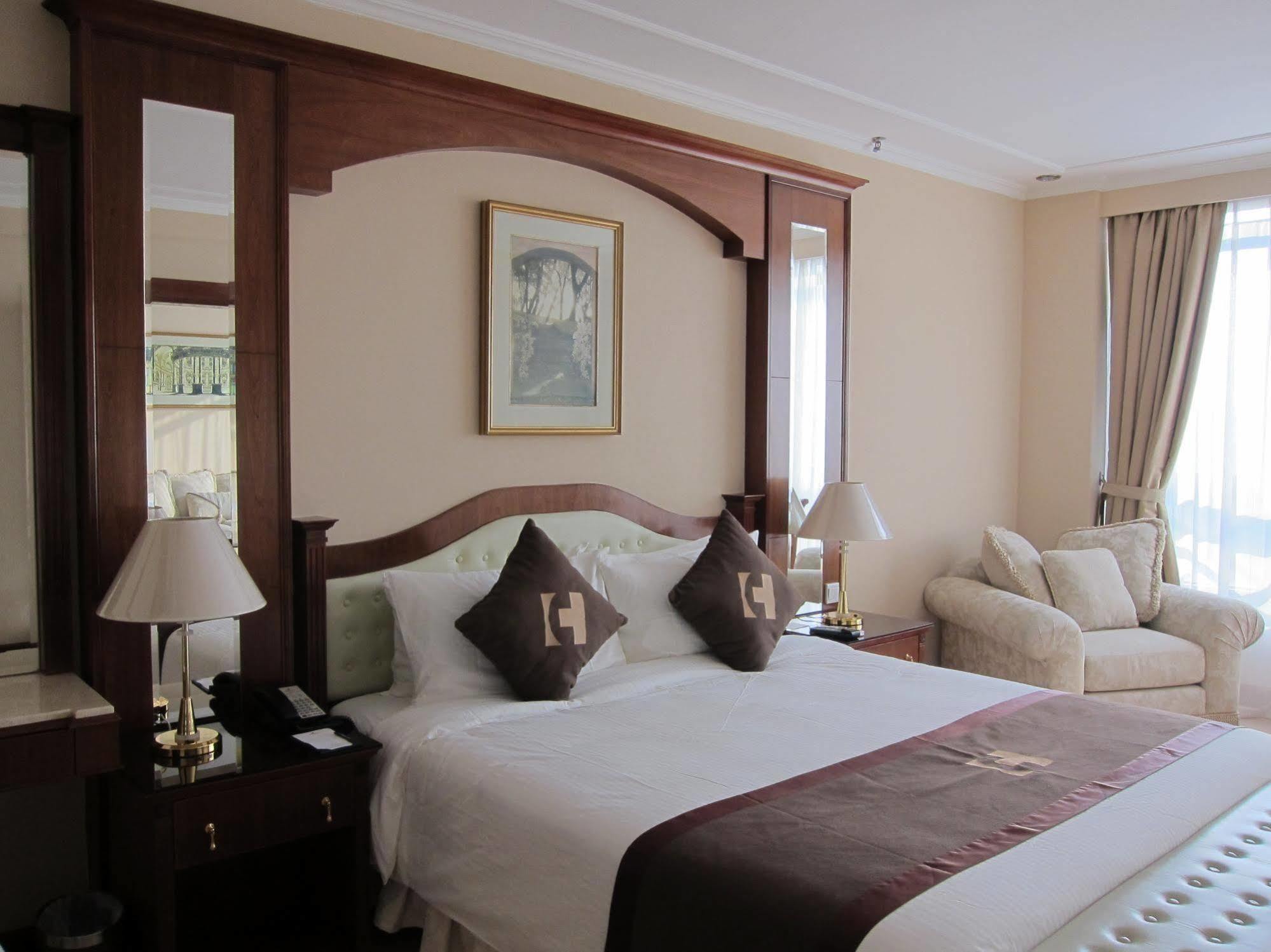 Clifford Centre Panyu 4*